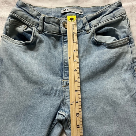 Zara High Rise Slim Fit Straight Leg Jeans in Light Blue Acid Wash - Picture 7 of 11